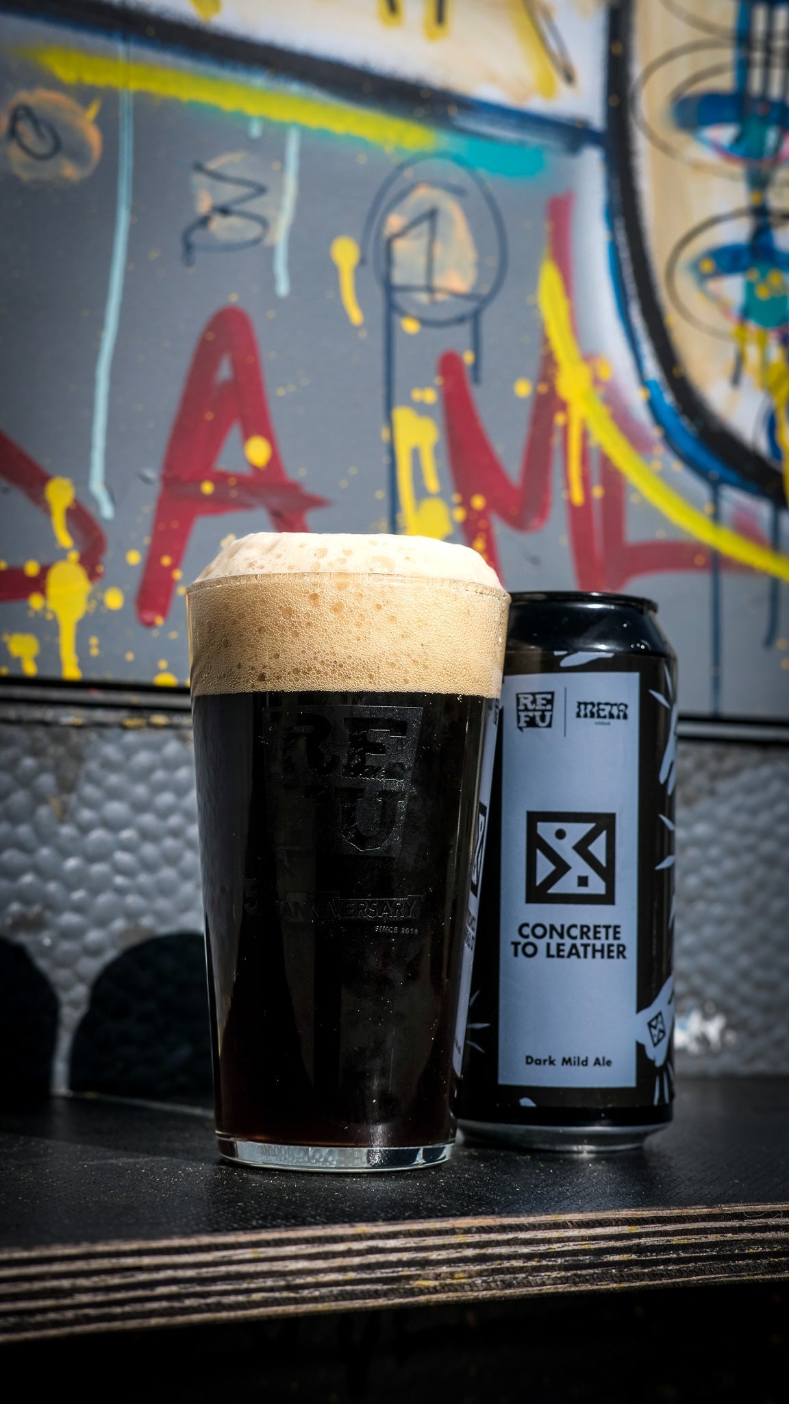 CONCRETE TO LEATHER | DARK MILD ALE | COLLAB con META EDABEAK | PACK CERVEZA 44cl - REFU FÁBRICA ALTERNATIVA