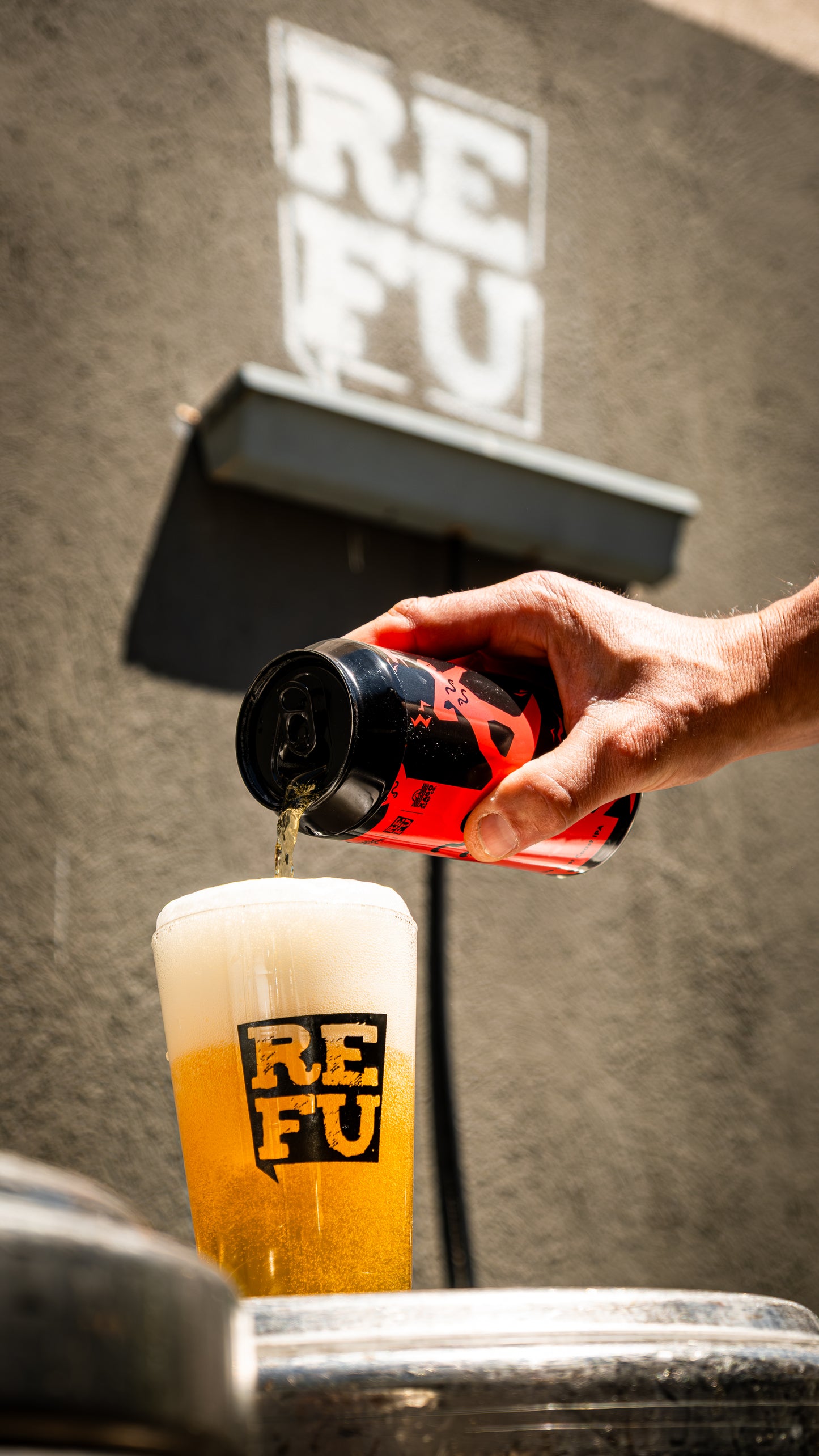 PLEAMAR | DIP WEST COAST IPA | with Mala Gissona & Xagó Surf Co - PACK CERVEZA 44cl - REFU FÁBRICA ALTERNATIVA
