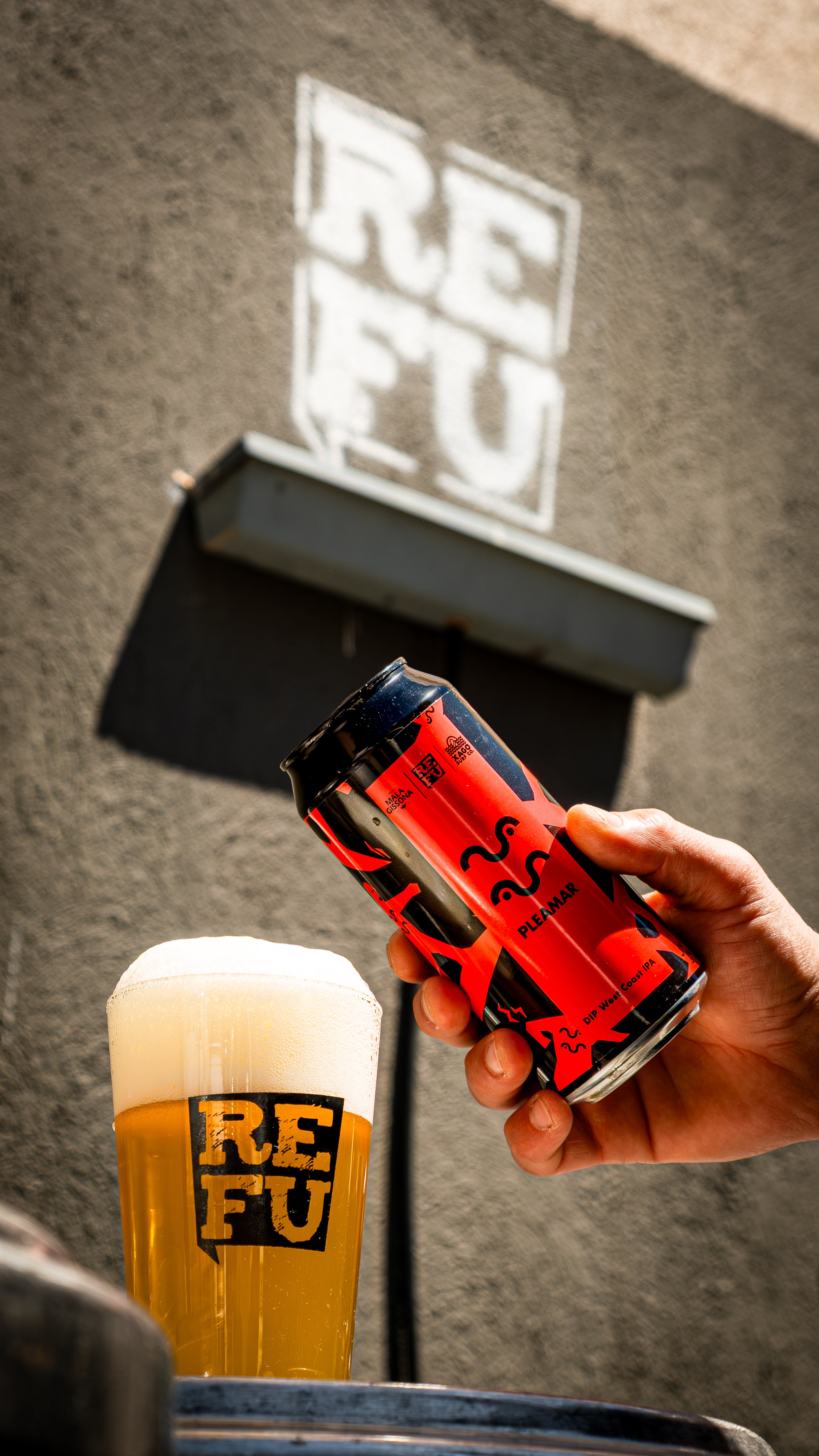 PLEAMAR | DIP WEST COAST IPA | with Mala Gissona & Xagó Surf Co - PACK CERVEZA 44cl - REFU FÁBRICA ALTERNATIVA